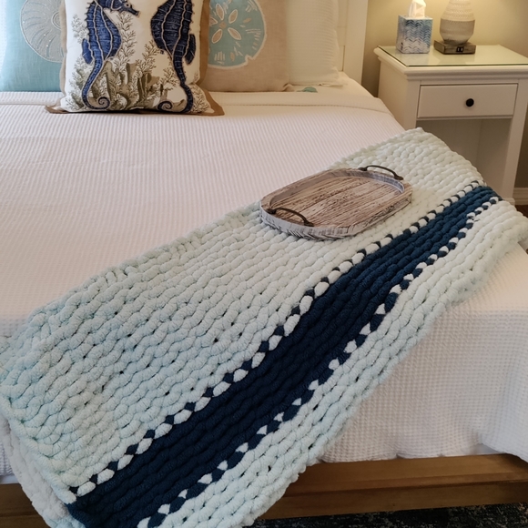 Chunky yarn throw - Picture 5 of 6